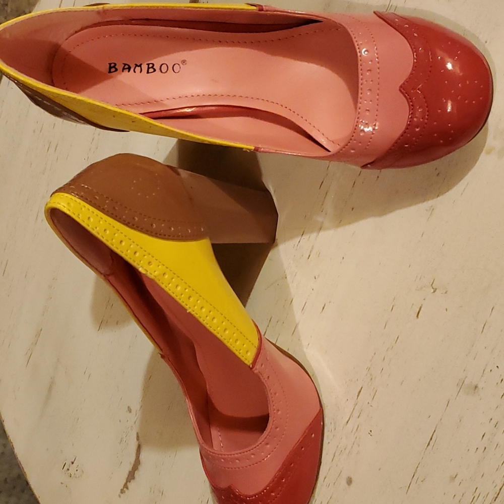 Multicolored PUMPS